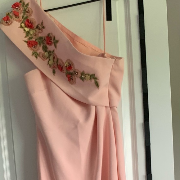 BEAUTIFUL peach with flower detailing BADGLEY MISCHKA gown - Picture 2 of 6